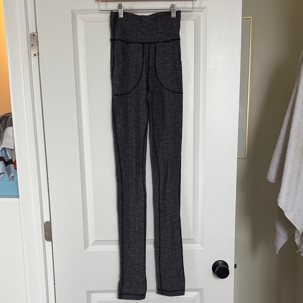Lululemon grey patterned leggings - with front pockets